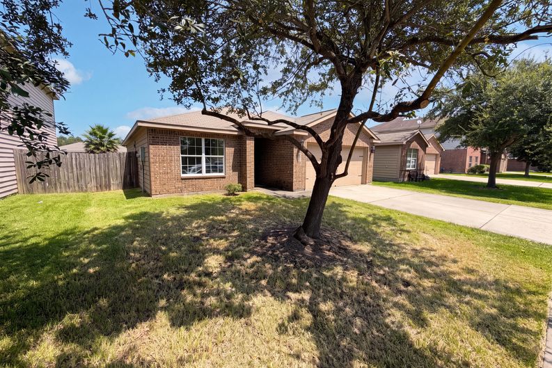 Photo 17 of 19 of 907 Amaryllis Rd, Baytown, TX