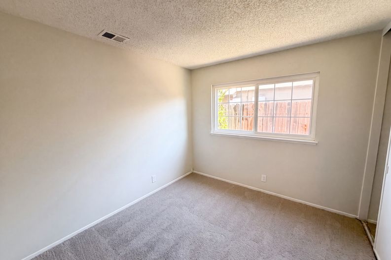 Photo 13 of 26 of 648 Brentwood Ave, Upland, CA