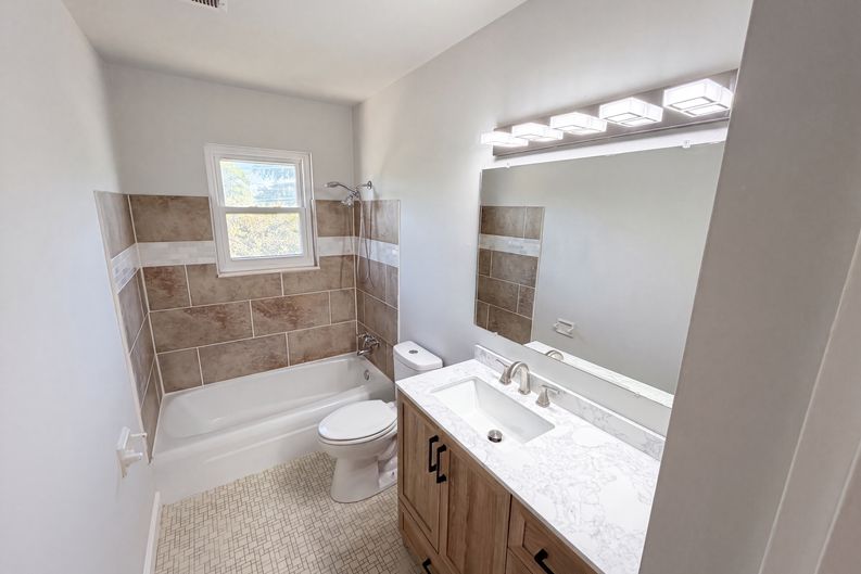 Photo 18 of 22 of 3135 E 52nd St, Indianapolis, IN