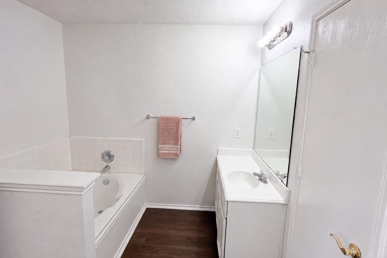 Photo 13 of 24 of 441 Longshore Dr, Little Elm, TX