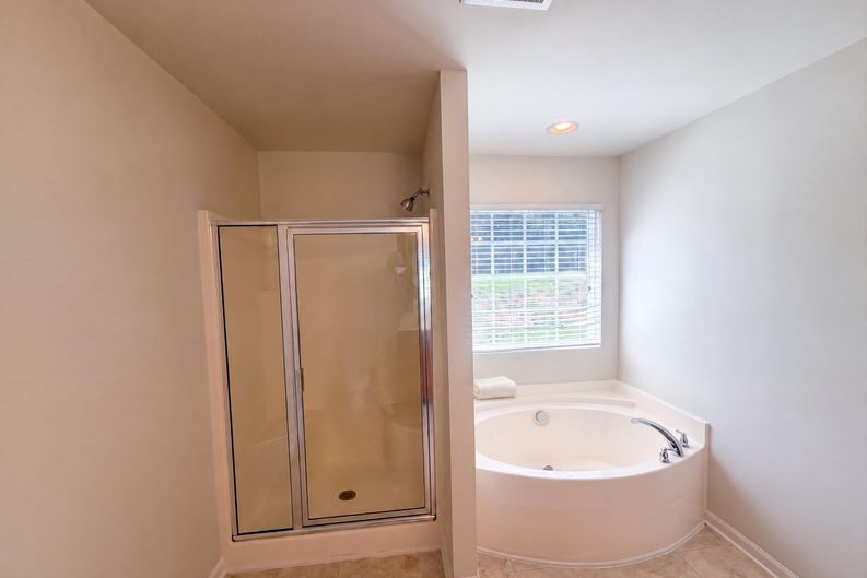 Photo 19 of 26 of 518 MacGregor Dr, Burlington, NC