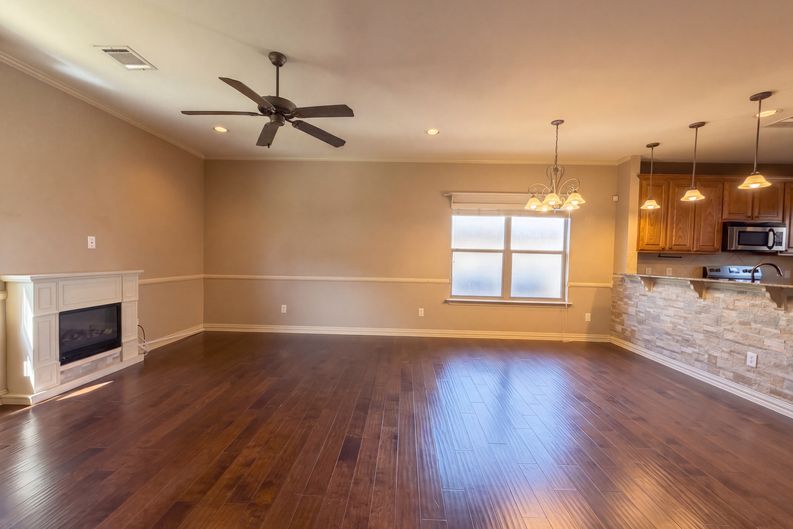 Photo 3 of 20 of 5107 Chesterfield Pl, Arlington, TX