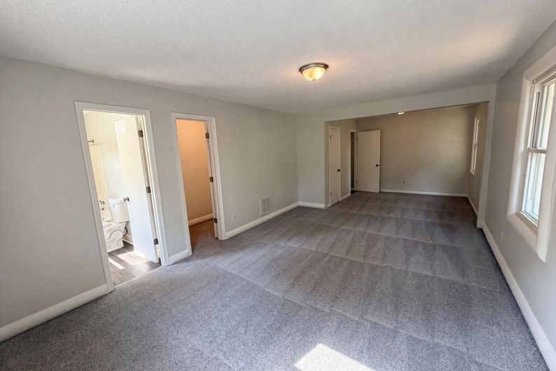 Photo 4 of 23 of 1328 Baffin Bay Rd, Columbia, SC