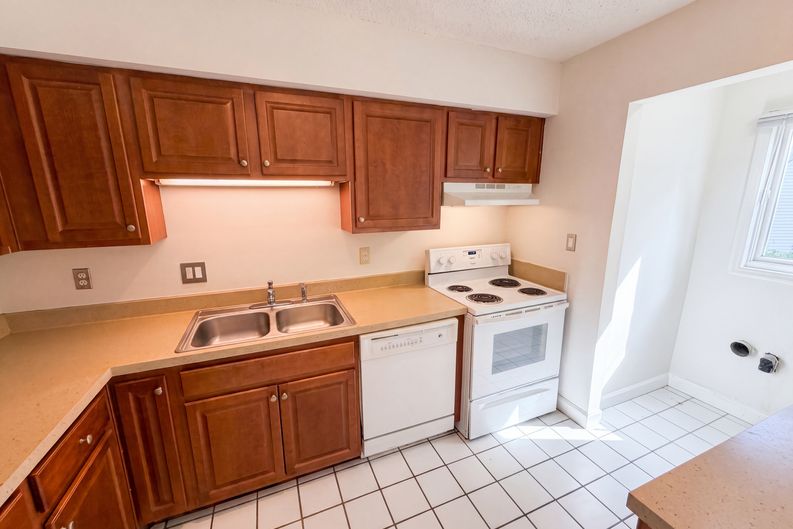 Photo 11 of 20 of 2020 Stoney Point Ln, Charlotte, NC