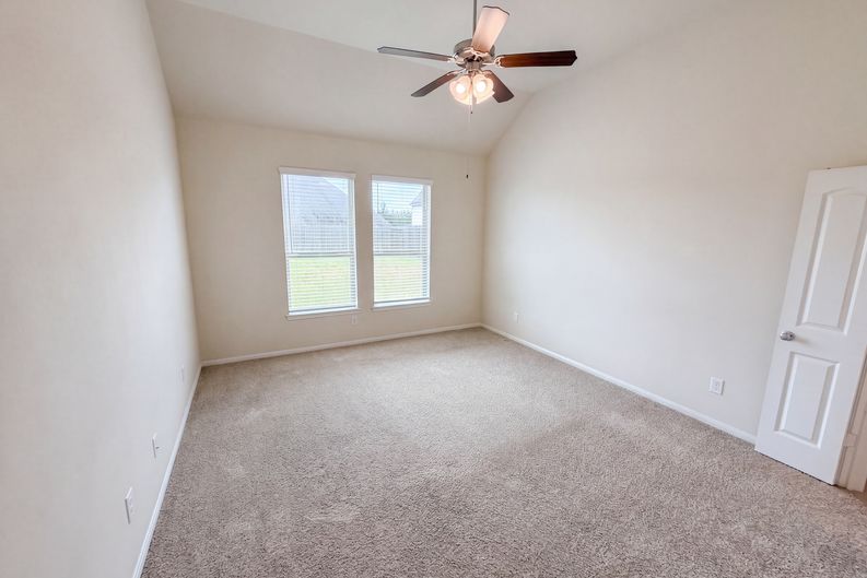 Photo 4 of 29 of 12338 Bedford Bend Dr, Humble, TX