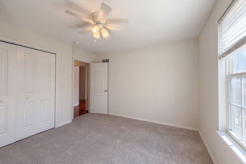 Photo 10 of 23 of 897 Stone Gate Dr, De Soto, MO