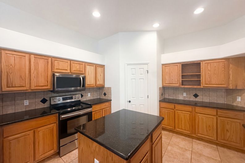 Photo 8 of 25 of 12 Birchwood Cir, Wimberley, TX