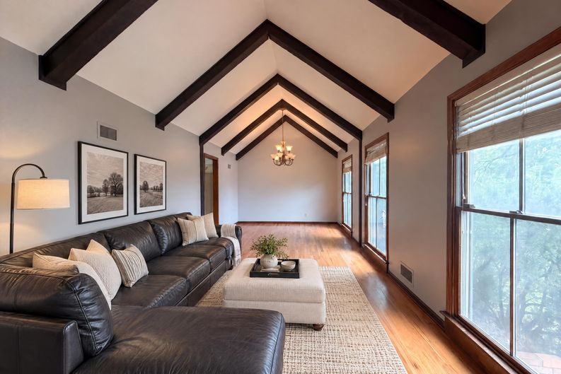Photo 7 of 27 of 6916 N Overland Dr, Kansas City, MO