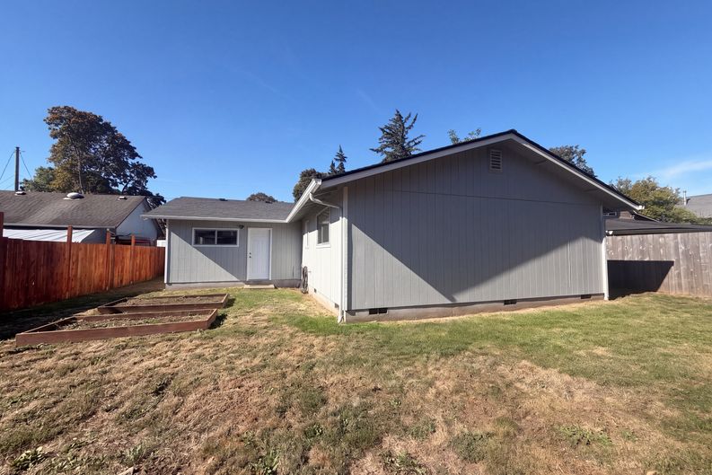 Photo 21 of 24 of 324 N 5th St, Saint Helens, OR