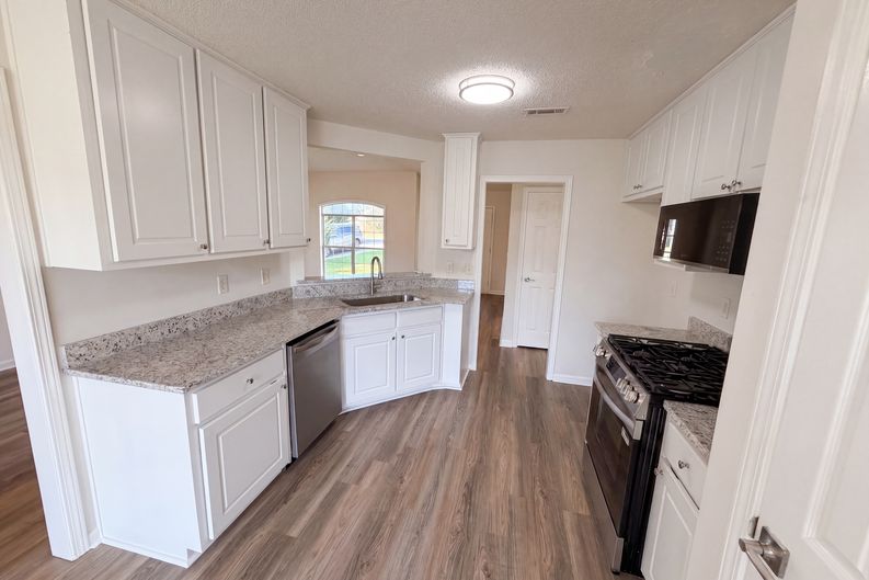 Photo 7 of 20 of 1088 Meadow Glen Cir, Fairburn, GA