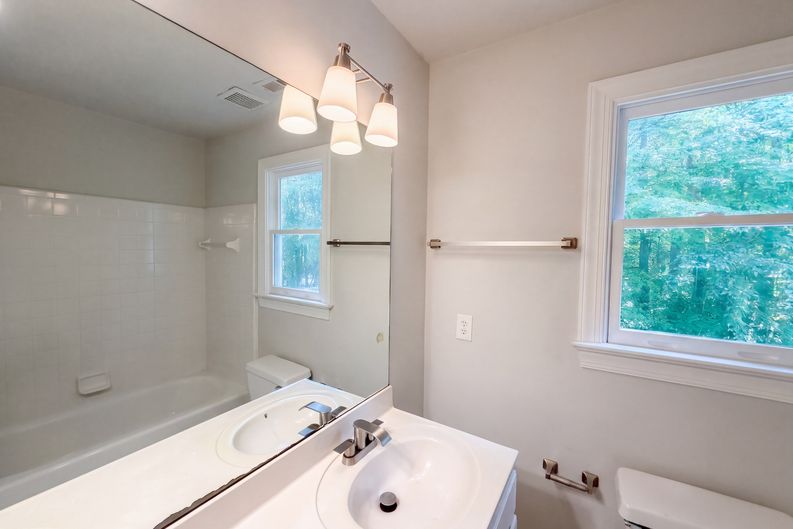 Photo 9 of 18 of 624 Van Thomas Dr, Raleigh, NC