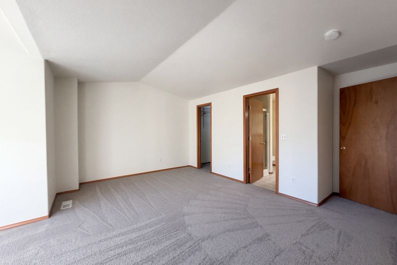Photo 13 of 26 of 17475 SW Eirwen St, Beaverton, OR
