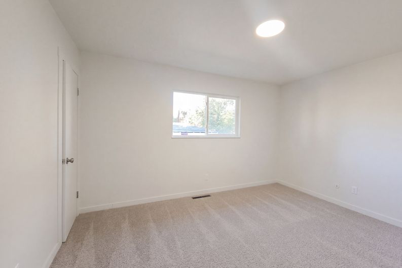 Photo 4 of 19 of 1136 Cambridge Ave, Colorado Springs, CO