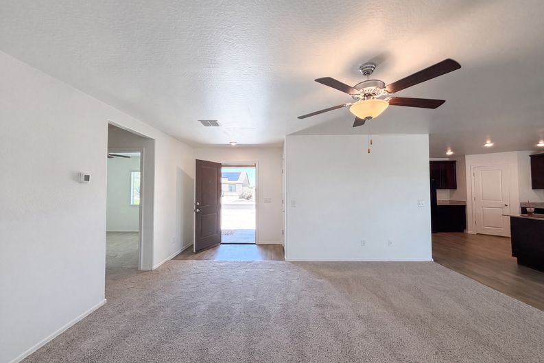 Photo 3 of 21 of 461 W Pintail Dr, Casa Grande, AZ