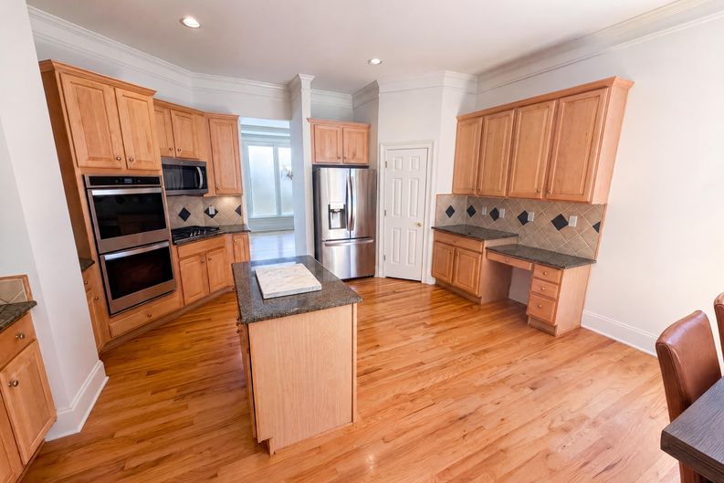 Photo 9 of 41 of 3725 Wescott Way, Sandy Springs, GA