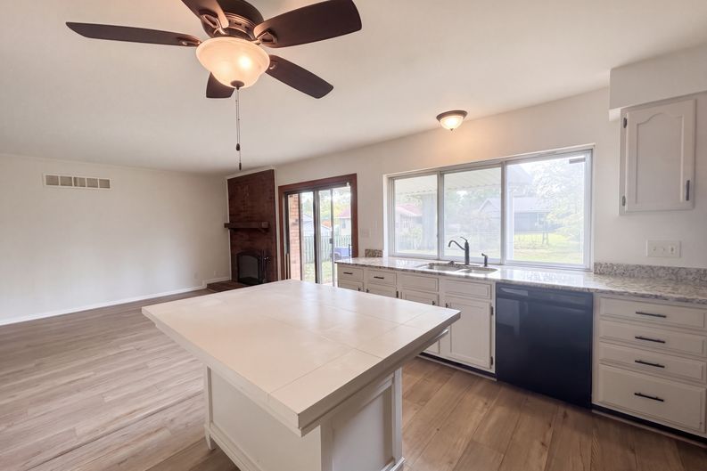 Photo 6 of 23 of 742 Foxwick Dr, Ballwin, MO