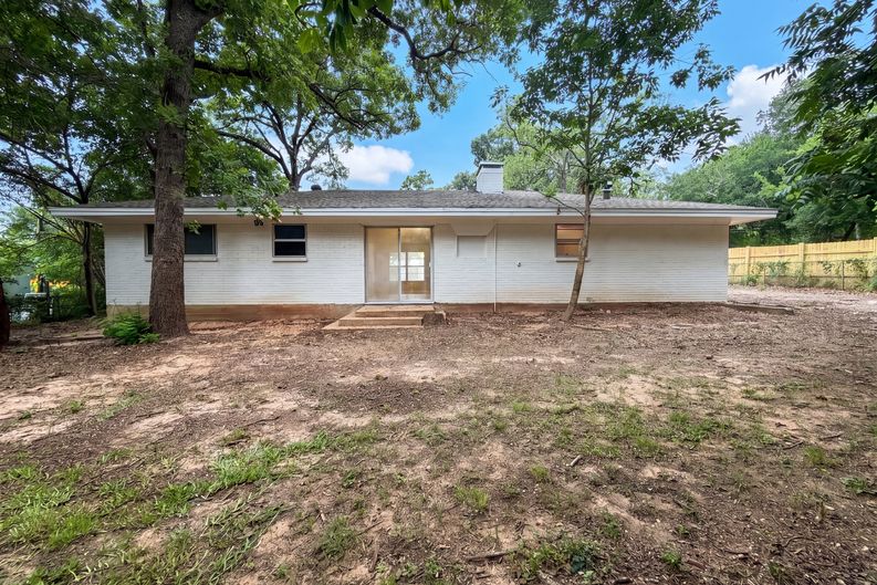 Photo 15 of 18 of 437 Denison Dr, Pottsboro, TX