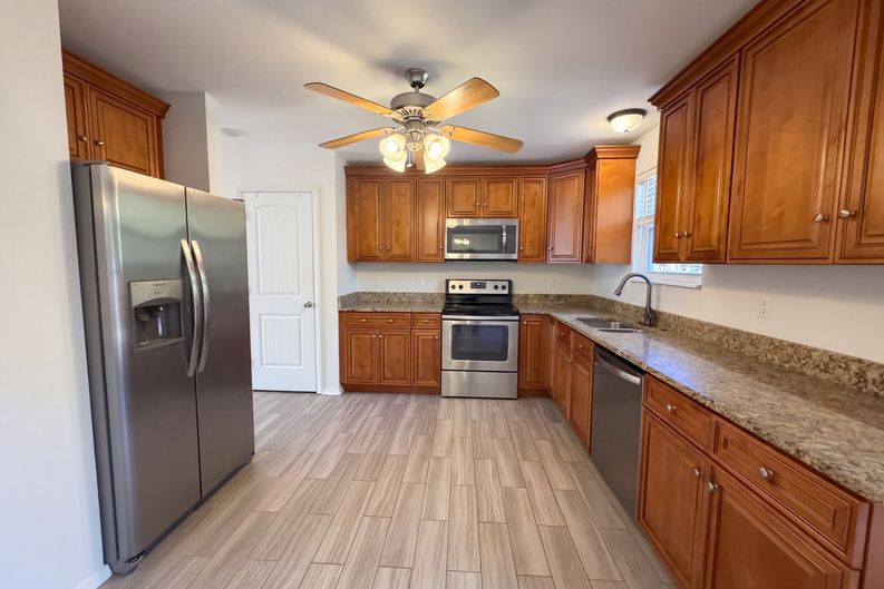 Photo 3 of 23 of 897 Stone Gate Dr, De Soto, MO