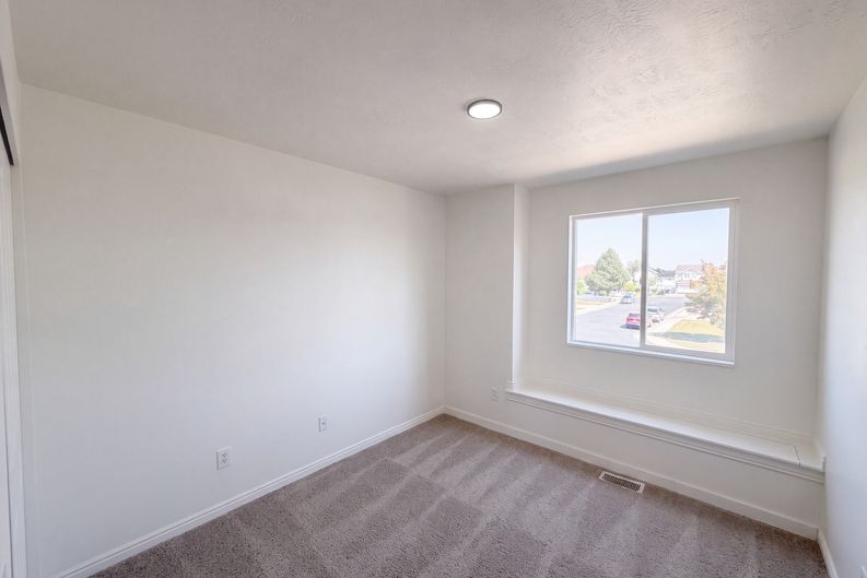 Photo 4 of 25 of 1443 W 3605 S, West Valley City, UT