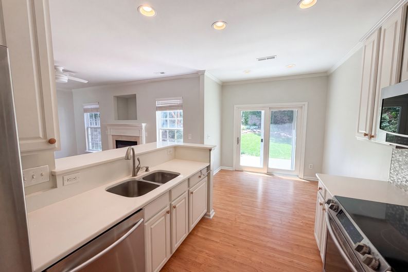 Photo 6 of 17 of 8409 Aztec Dawn Ct, Raleigh, NC