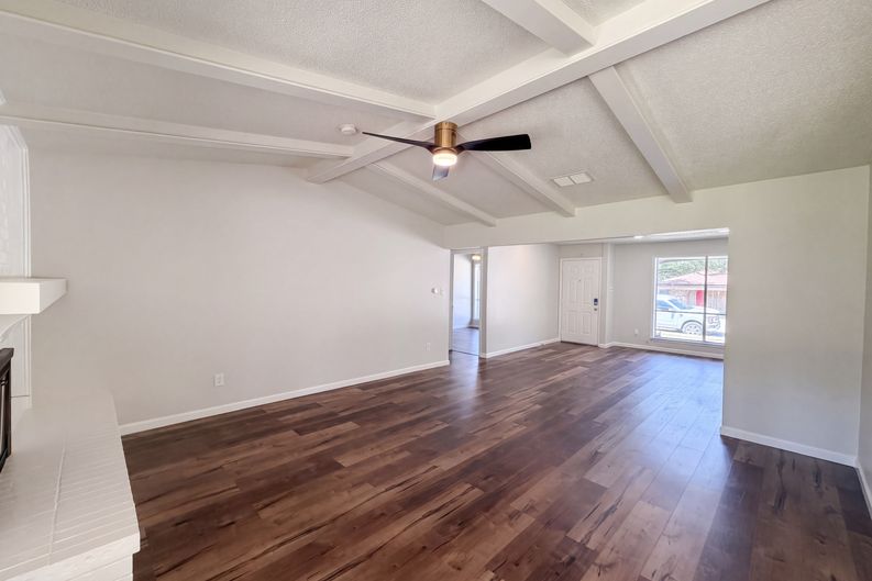 Photo 8 of 25 of 2136 Mountainview Dr, Hurst, TX