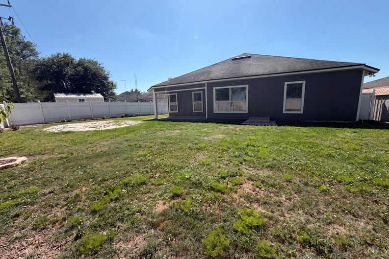 Photo 5 of 21 of 45168 Ingleham Cir, Callahan, FL