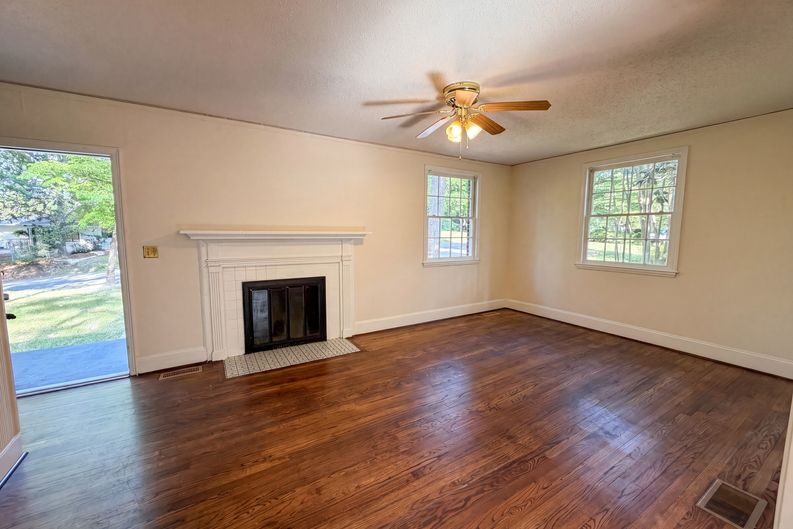 Photo 3 of 17 of 1901 Glenwood Rd, Columbia, SC