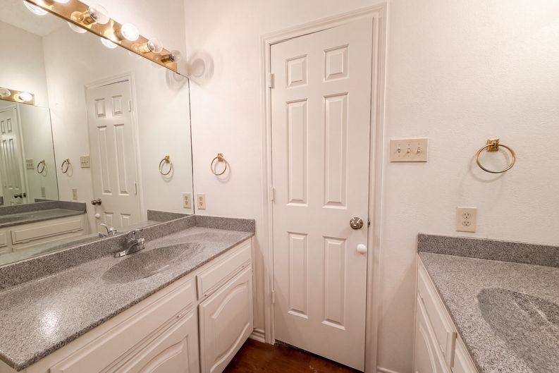 Photo 13 of 17 of 5836 Westhaven Dr, Fort Worth, TX
