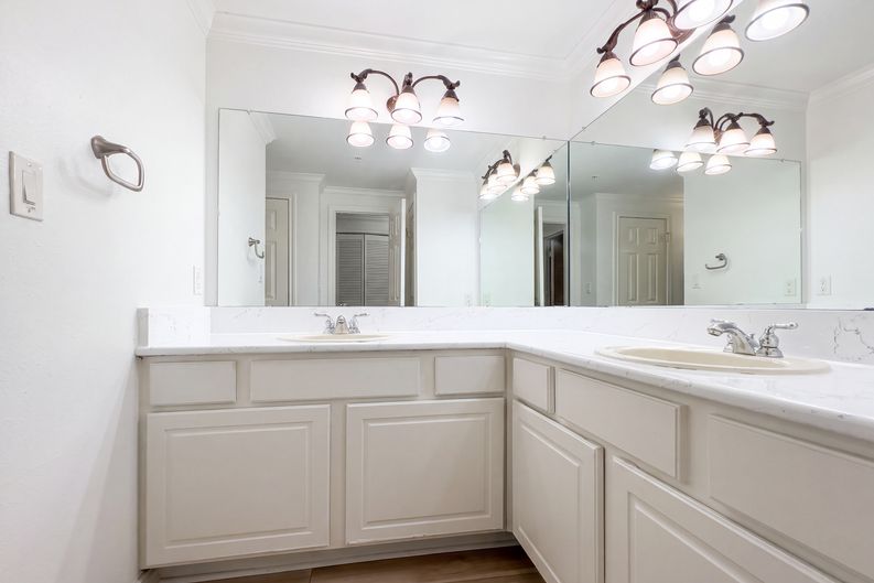 Photo 10 of 19 of 2601 Preston Rd, Plano, TX