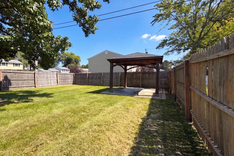 Photo 29 of 33 of 2891 Grosvenor Dr, Cincinnati, OH
