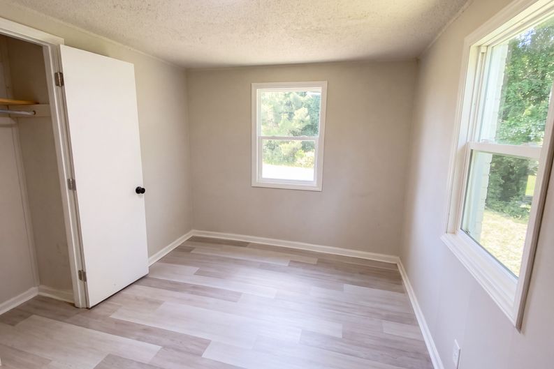 Photo 15 of 32 of 630 S Lee St, Batesburg, SC