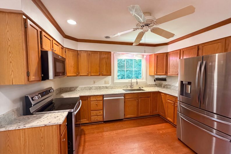 Photo 18 of 66 of 4819 Powell Rd, Fairfax, VA