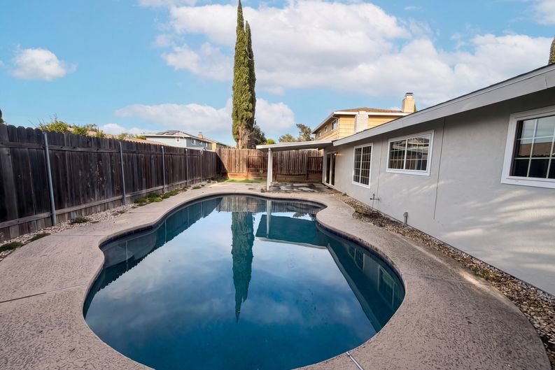 Photo 5 of 28 of 6840 Oaklawn Way, Fair Oaks, CA