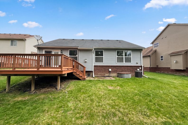 Photo 5 of 21 of 5988 Treetops Dr, Romulus, MI