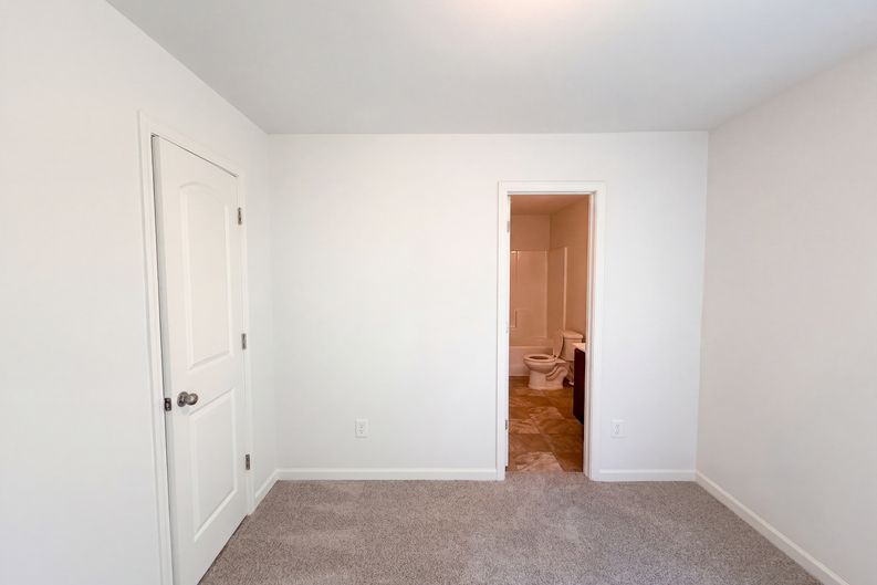 Photo 10 of 23 of 411 Sandybrooke Dr, High Point, NC