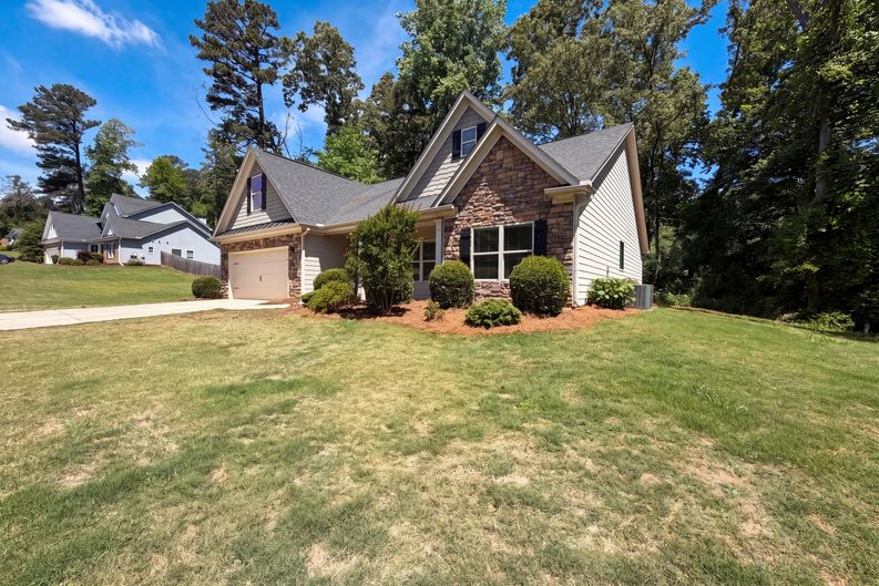 Photo 19 of 22 of 1209 Windstone Dr, Winder, GA