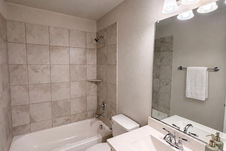 Photo 12 of 31 of 9920 Pikes Peak Pl, Little Elm, TX