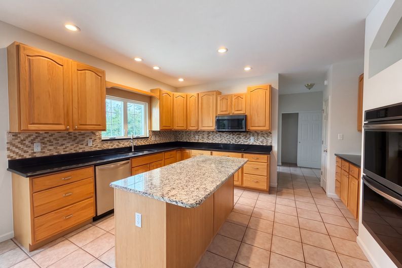 Photo 15 of 24 of 10107 Manassas Dr, Festus, MO