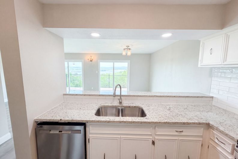 Photo 8 of 18 of 3216 Poe Cv, Lago Vista, TX