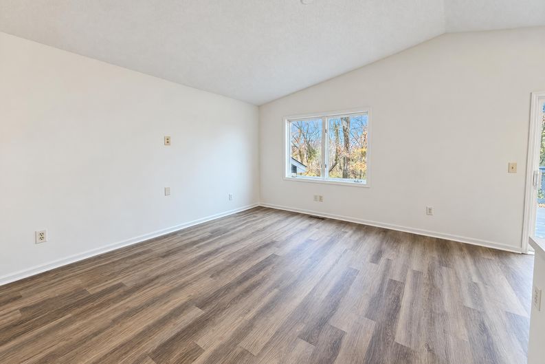 Photo 6 of 19 of 28127 146th St NW, Zimmerman, MN