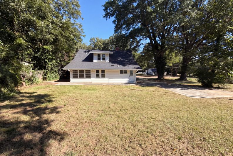 Photo 5 of 24 of 208 S Elm St, Marshville, NC