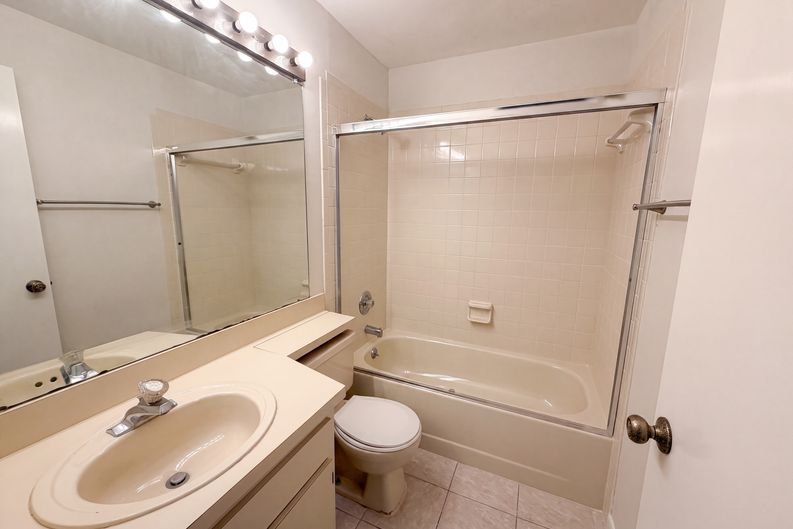 Photo 11 of 18 of 8613 Cottonway Ln, Tampa, FL