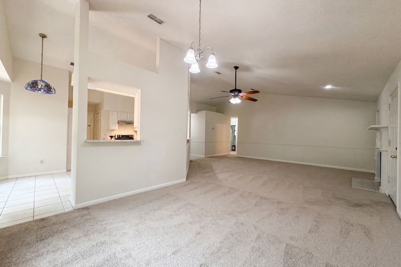Photo 8 of 23 of 7737 Pepper Cir E, Jacksonville, FL