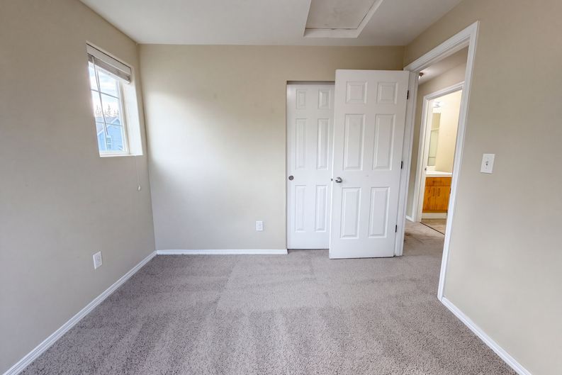 Photo 13 of 18 of 571 SW 207th Ave, Beaverton, OR