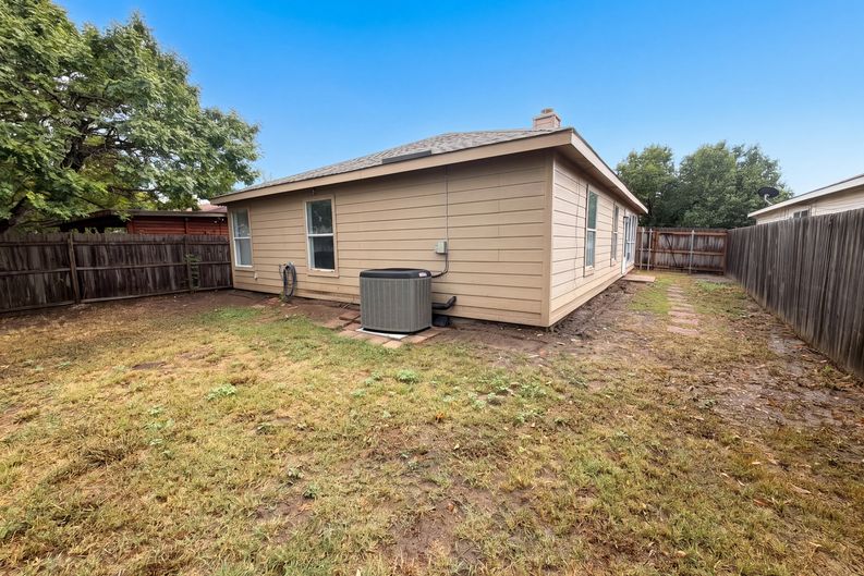 Photo 30 of 31 of 1033 Olivewood Ln, Fort Worth, TX