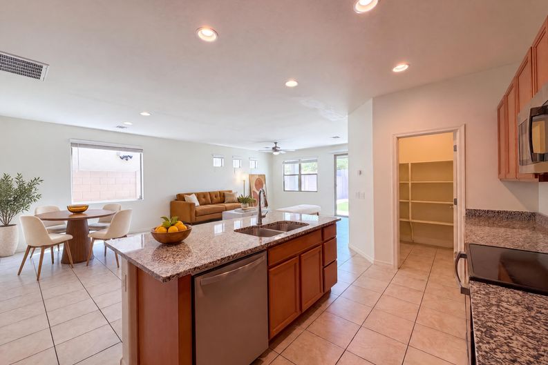 Photo 10 of 35 of 3325 W Dunbar Dr, Phoenix, AZ