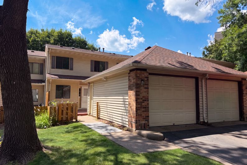 Photo 27 of 30 of 201 Bridlewood Dr, St. Paul, MN