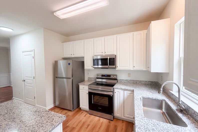 Photo 6 of 18 of 10648 Secret Garden Ln, Charlotte, NC