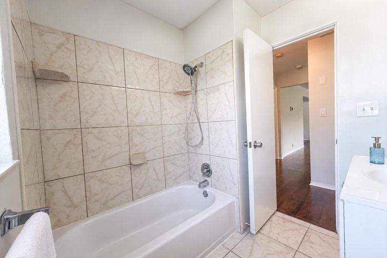 Photo 16 of 34 of 601 Myrtle Way S, Saint Petersburg, FL