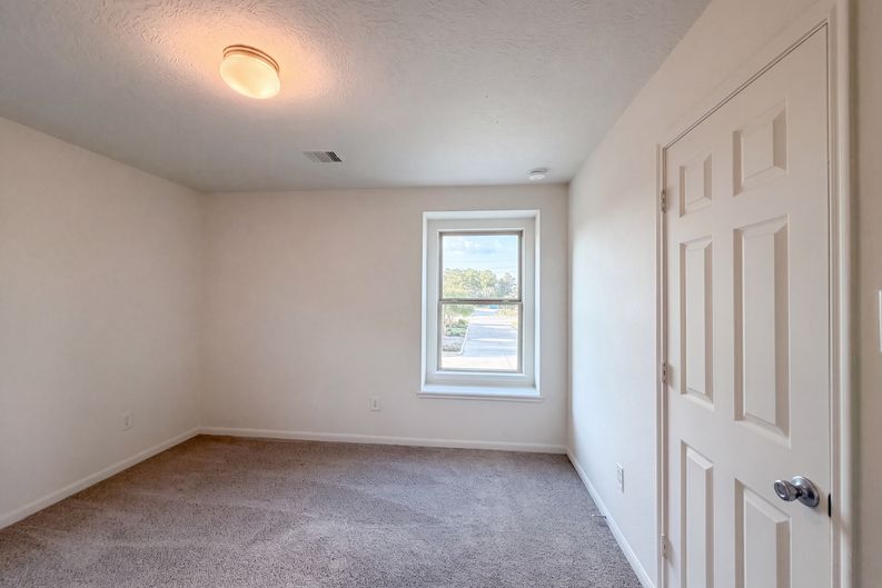 Photo 12 of 18 of 15835 Copper Oak Ln, Houston, TX